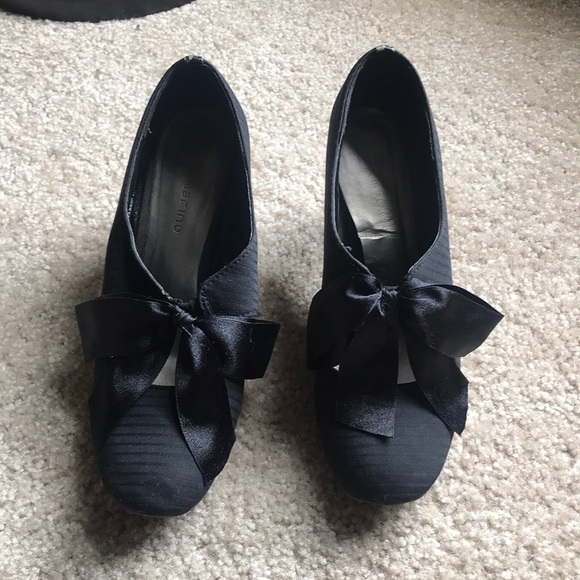 Ann Marino Shoes - Pinstriped bow heels